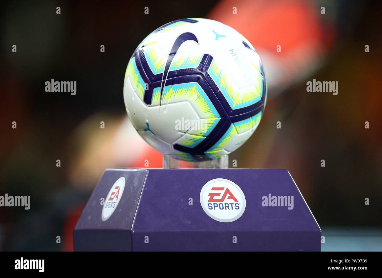 Aclarar hueco Instituto A general view of the Nike Merlin match ball on display before the Premier  League match at the Vitality Stadium, Bournemouth Stock Photo - Alamy