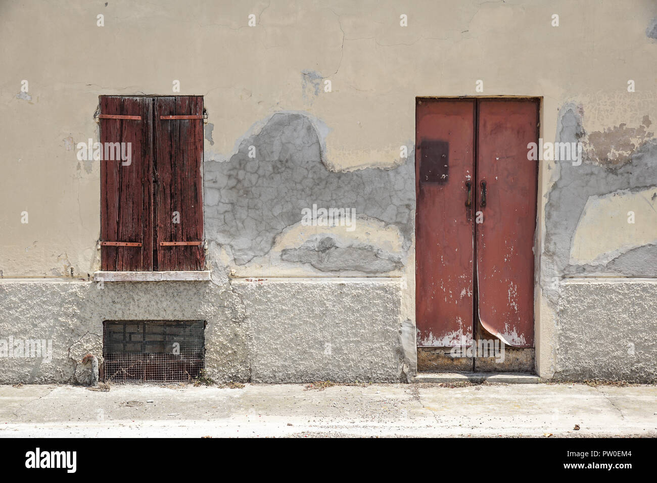 old house wall with wooden door and window Stock Photo - Alamy