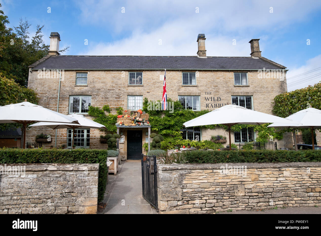 Kingham village pub hires stock photography and images Alamy