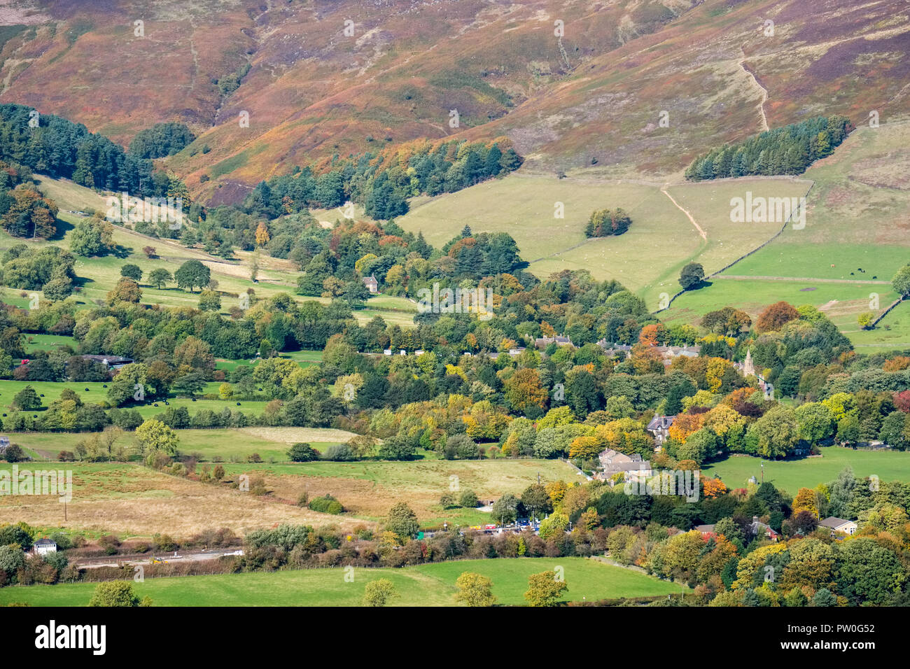 Edale village and the path leading to Ringing Roger and Kinder Scout, Peak District National Park Stock Photo