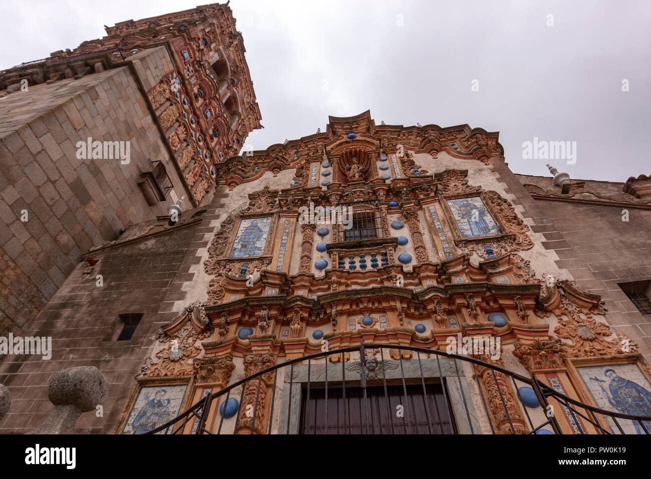 Facade and bell tower of the Iglesia de San Bartolomé, Jerez de los Caballeros, Badajoz Province, Extremadura, Spain Stock Photo