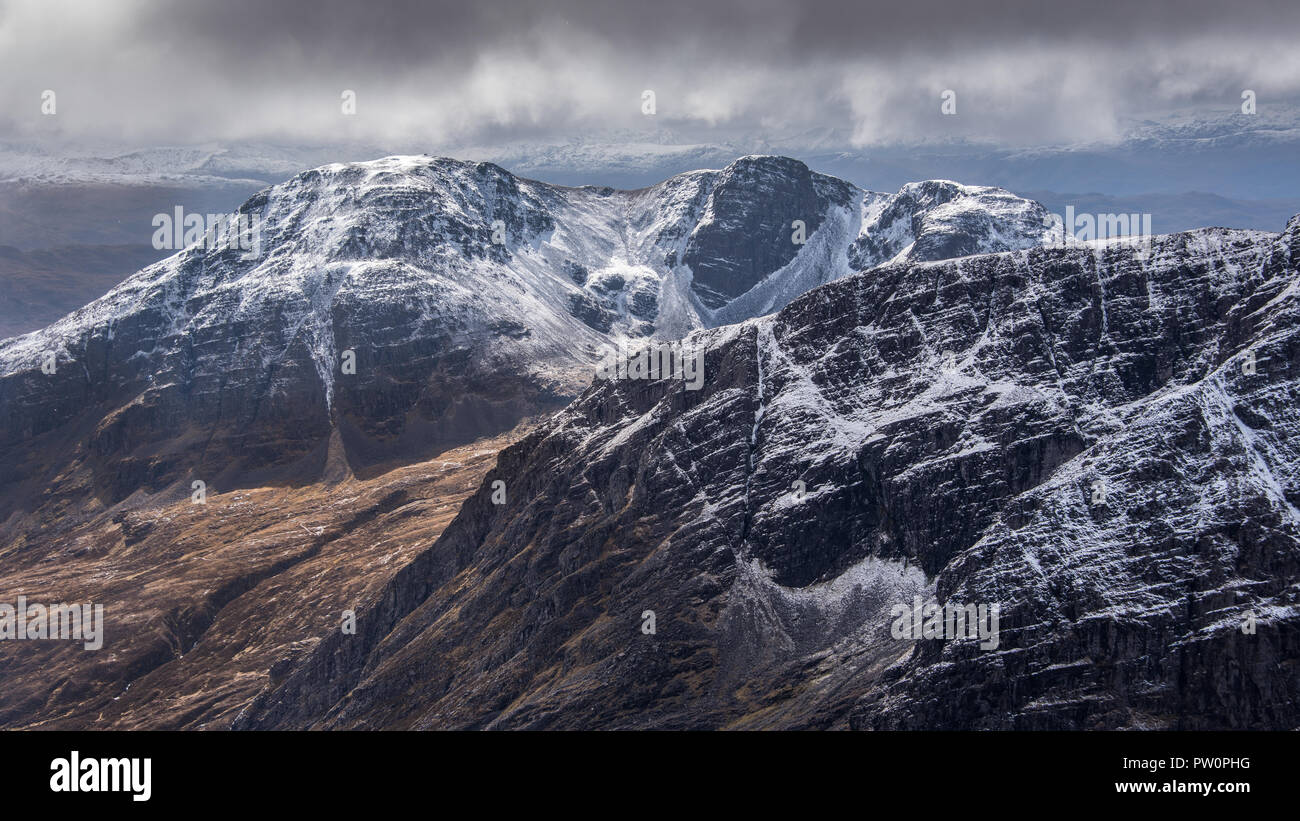 Looking towards Fuar Tholl and Sgorr Ruadh from the summit of Beinn Liath Mhòr (926m) is a Scottish highland mountain situated in the remote area betw Stock Photo