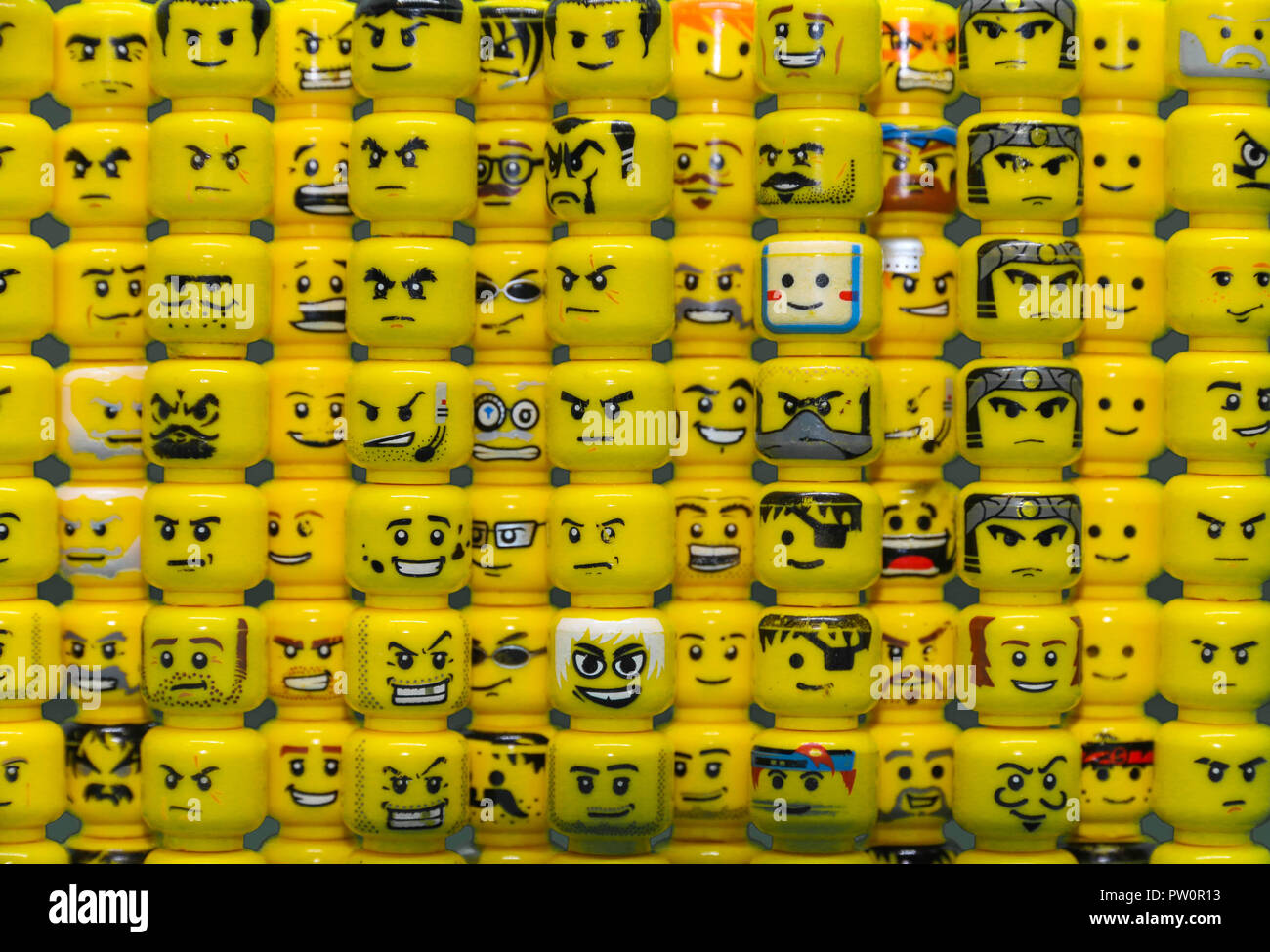 Lego 10 x Minifigure Heads Head Yellow Male Man Boy Joblot Bundle New Lot 2