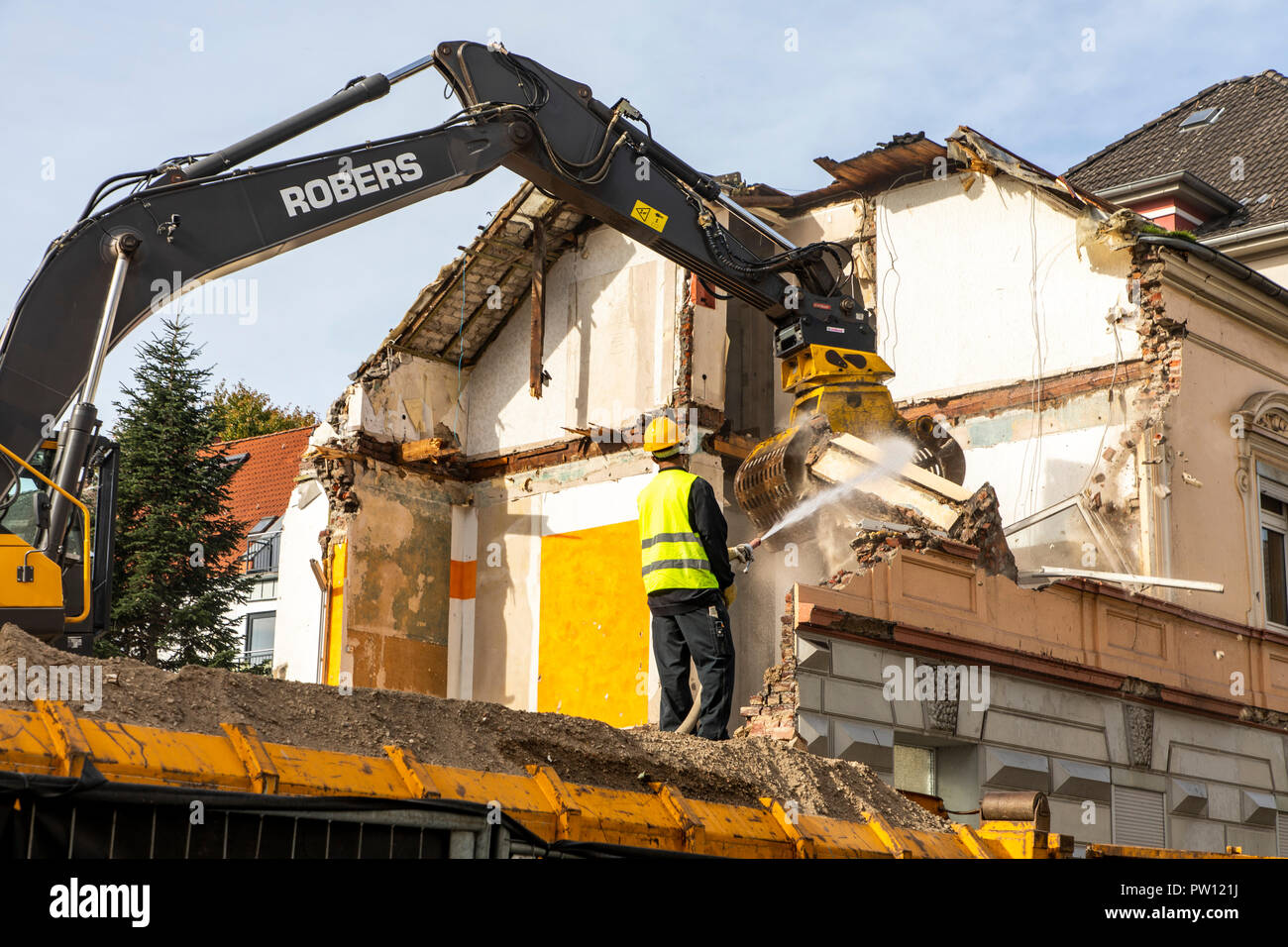 Demolition of an older residential building, new rental flats, Germany