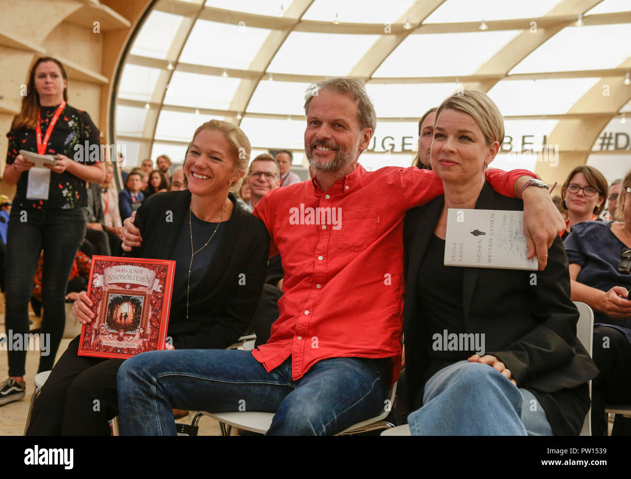 Frankfurt Germany 11th October 2018 Norwegian Maja Lunde Norwegian Explorer And Author Erling Kagge And Norwegian Author Linn Ullmann Are Pictured At The Press Conference To Present Norway As The Guest Of