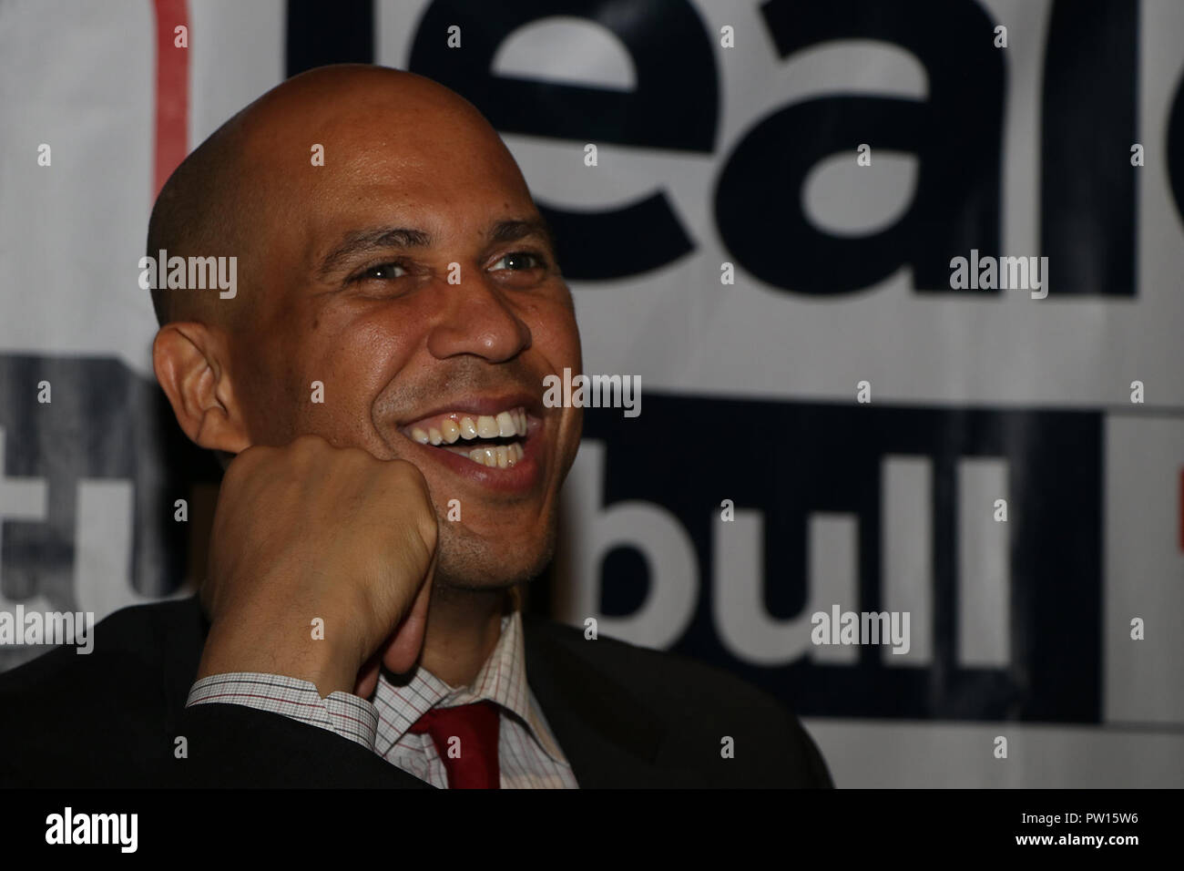 Maryland, USA. 10th Oct 2018. Cory Booker campaigning for democratic nominee for Maryland governor Ben Jealous at Cornerstone Grill and Loft in College Park, MD. Credit: Julia Nikhinson/Alamy Live News Stock Photo