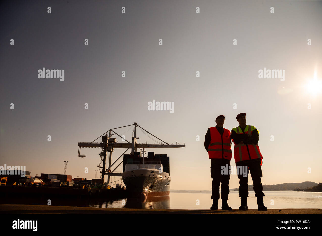 German Roro Fredrikstad, Norway. 11th Oct, 2018. Two soldiers of the German Armed ...