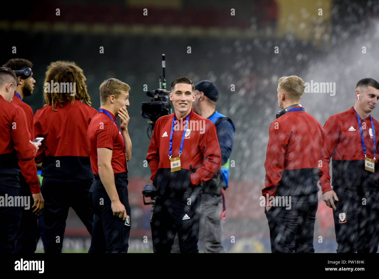 Cardiff, UK. 11th Oct 2018. Wales v Spain, International Football Friendly, National Stadium of Wales, 11/10/18: Wales players out checking the pitch at National Stadium of Wales Credit: Andrew Dowling/Influential Photography/Alamy Live News Stock Photo