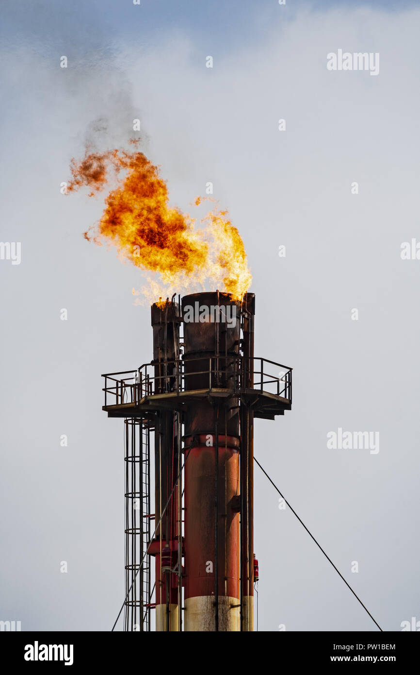 Tioga, North Dakota, USA. 8th Sep, 2018. Flare stack, Hess Corporation gas processing plant