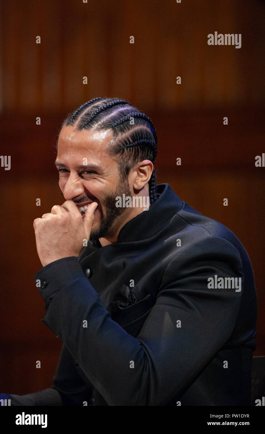 Colin kaepernick kneeling hi-res stock photography and images - Alamy