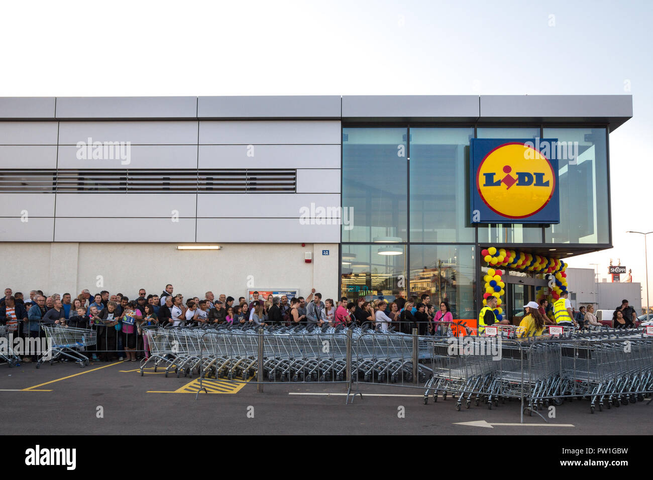 Lidl store front hires stock photography and images Alamy