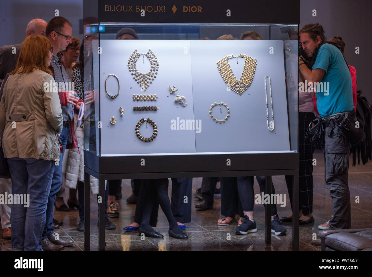 12 October 2018, Berlin: Visitors standing in front of a display