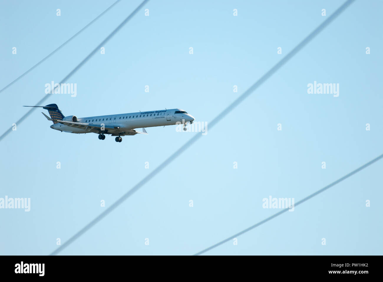 Bombardier crj 900lr hi-res stock photography and images - Alamy