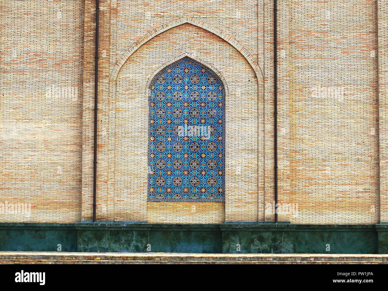 Decorative lancet arch with Persian painting in the Central Asian
