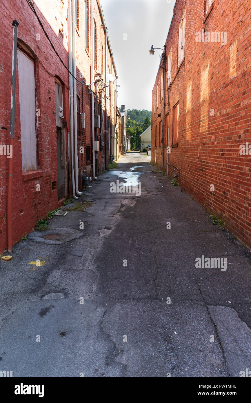ELIZABETHTON, TN, USA10/1/18 An alley between buildings in downtown