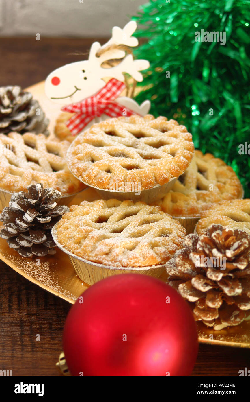 Traditional british mince pies hi-res stock photography and images - Alamy