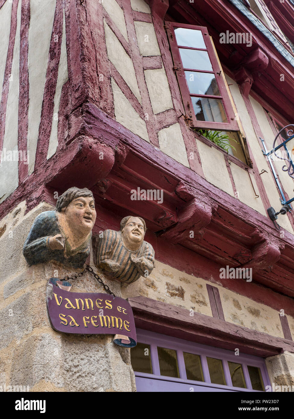 ‘Vannes et sa Femme’ statue (Vannes and his wife) a 16th Century polychrome stone panel on the facade of a half-timbered house Vannes Brittany France Stock Photo