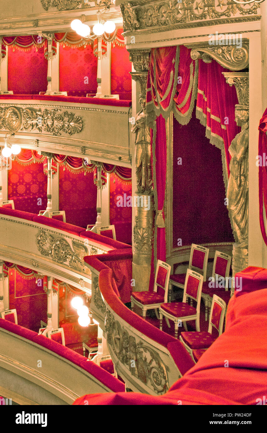 Interior of La Scala Opera House showing the royal box, Milan, Italy Stock  Photo - Alamy