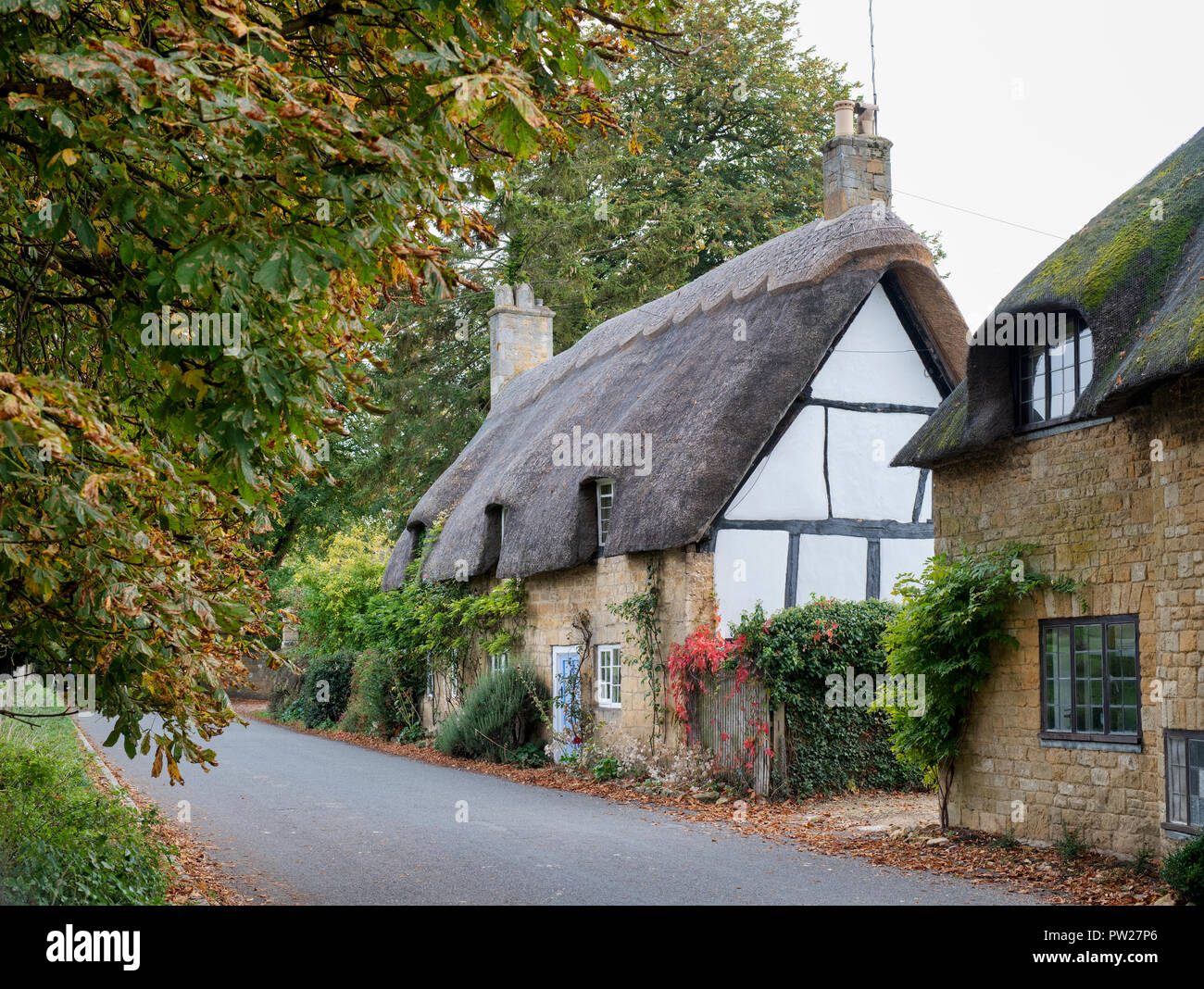 Thatched Cottage In Broadway In The Autumn Broadway Cotswolds