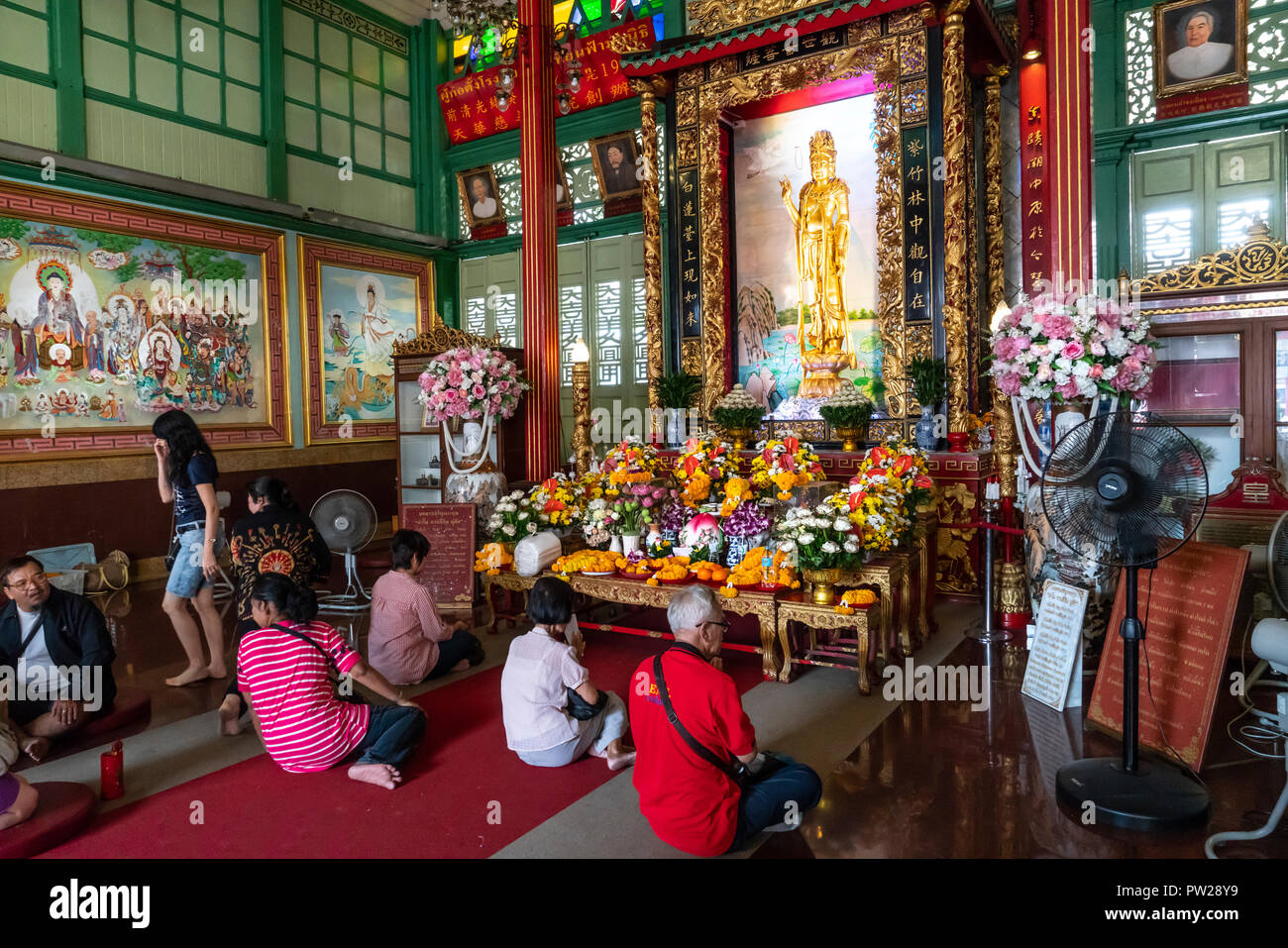 Chinese temple guan yin statue hires stock photography and images Alamy