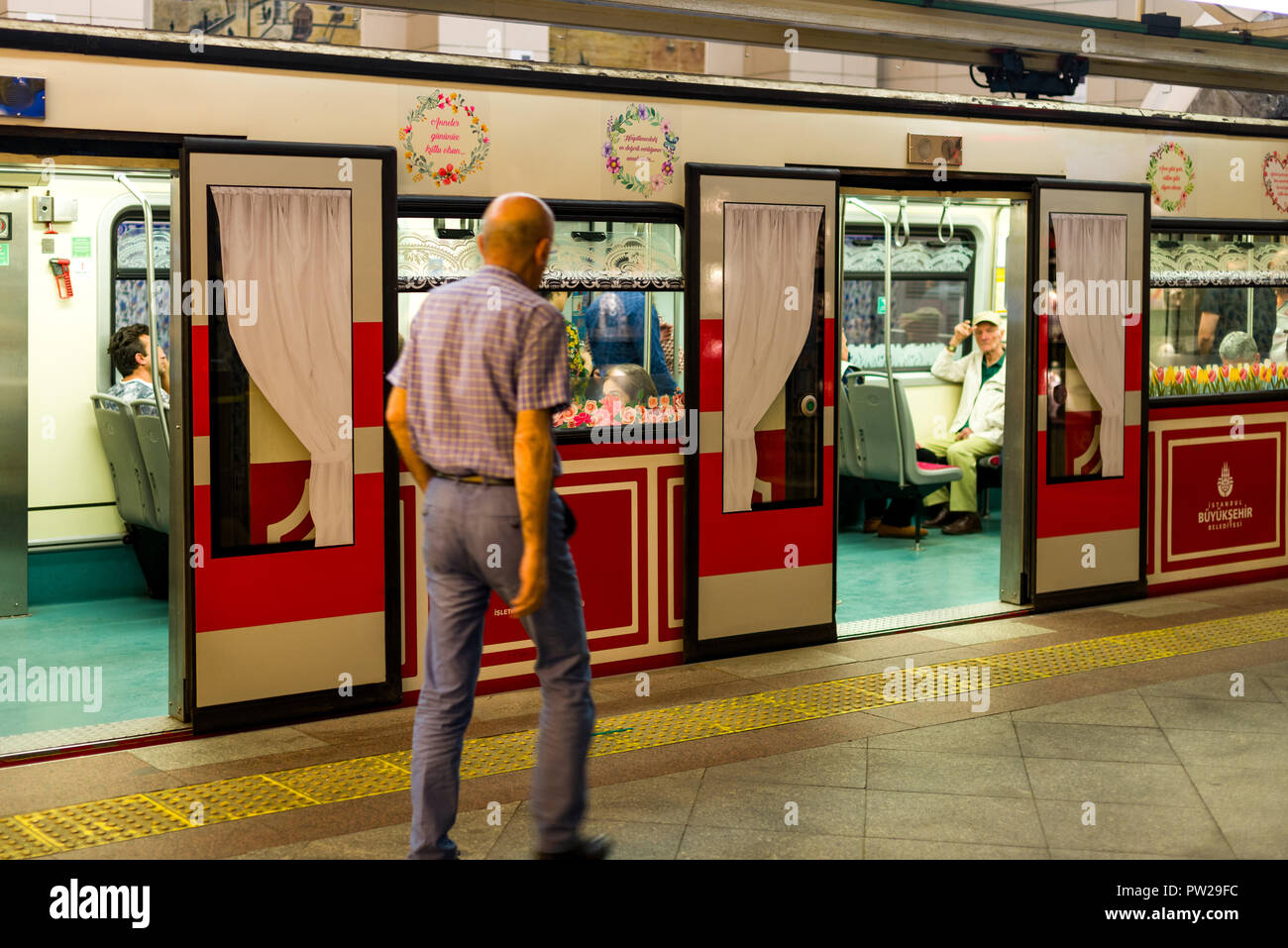 Passengers Boarding The Tunel Underground Commuter Train That Links Karakoy With Galata Istanbul Turkey Stock Photo Alamy