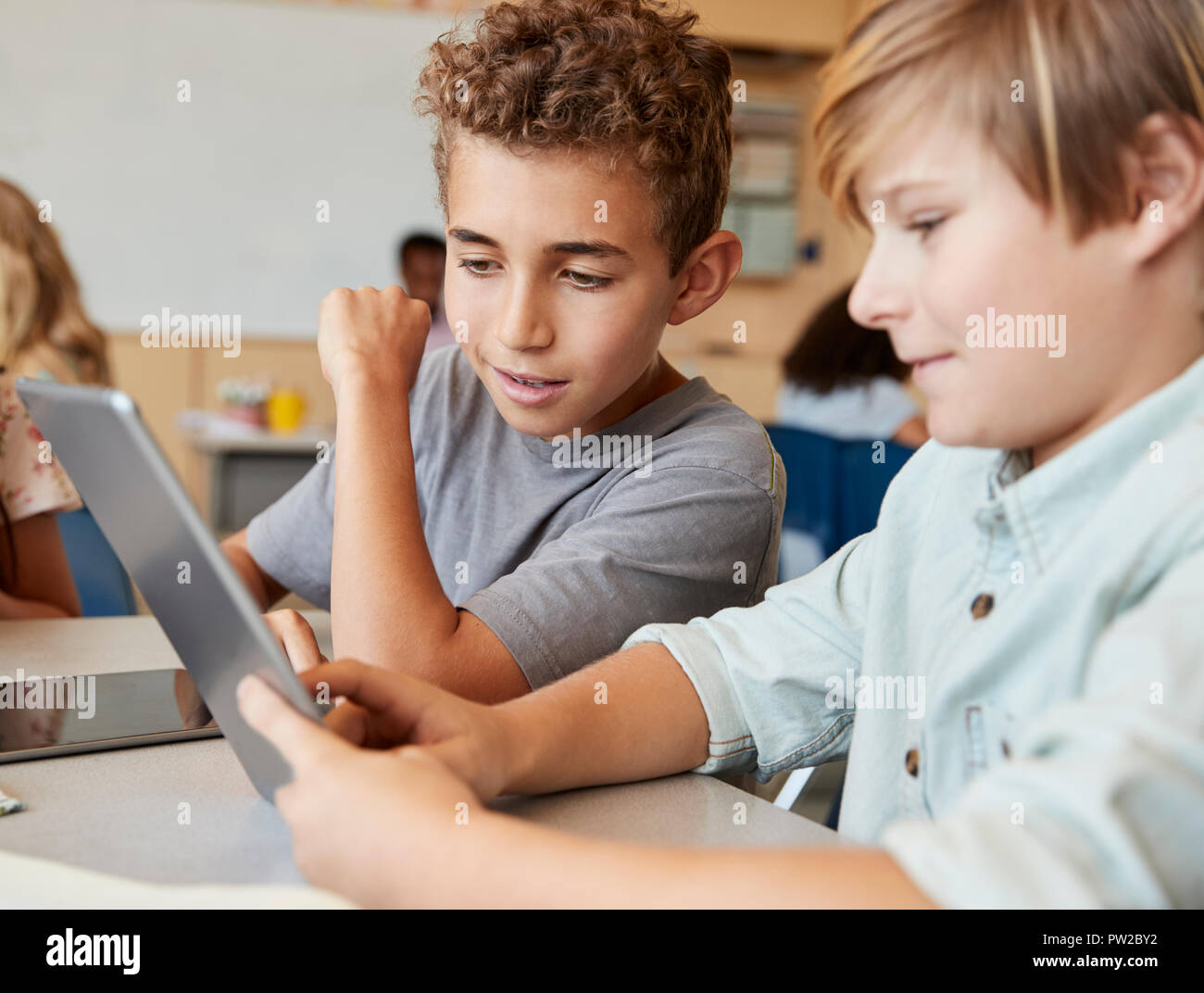 Pre school kids using computer hi-res stock photography and images - Alamy