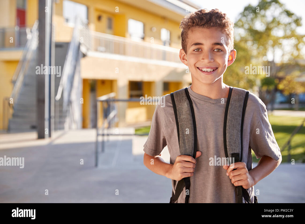 Portrait of smiling elementary school boy with his backpack Stock Photo ...