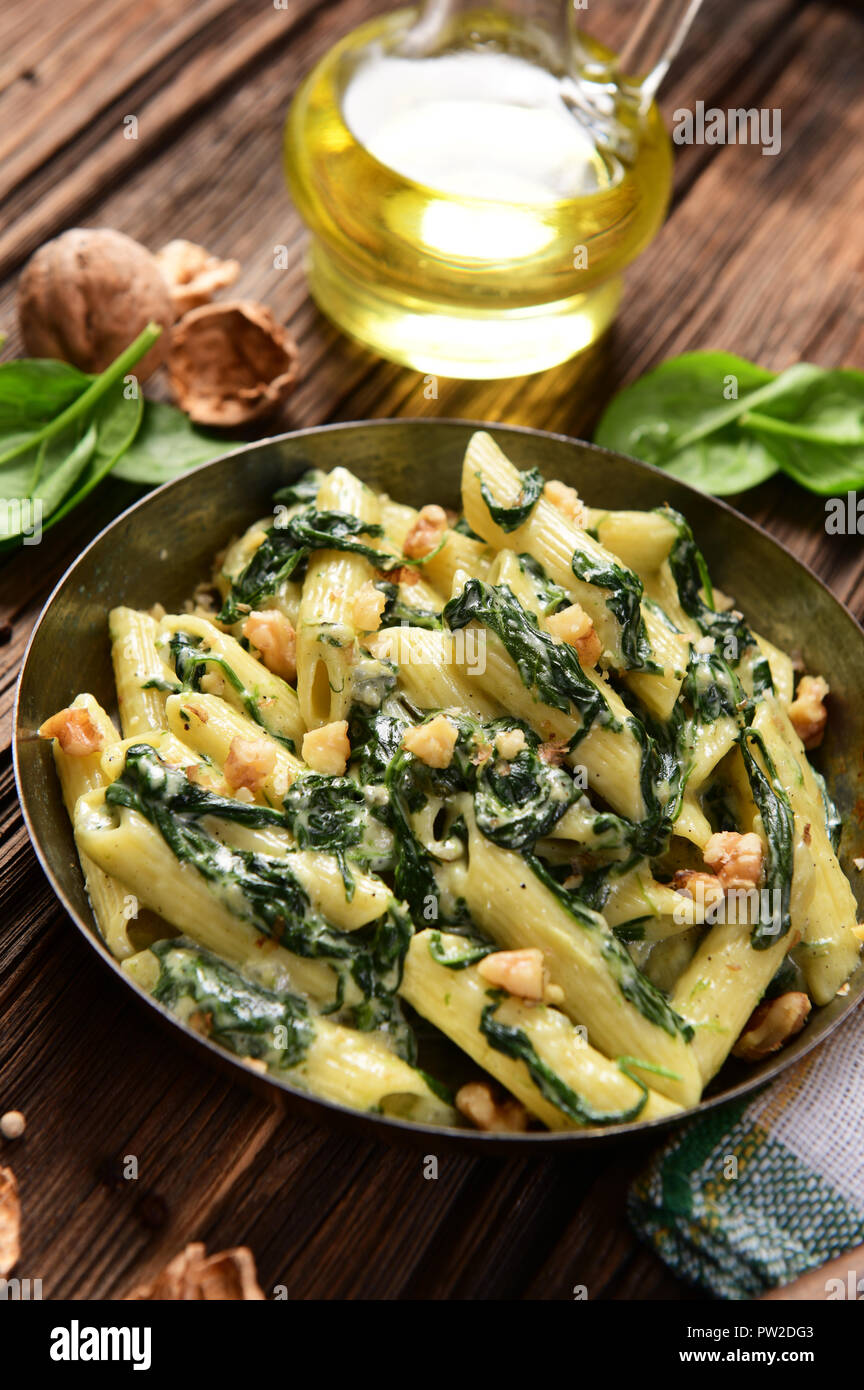 Penne pasta with spinach, gorgonzola cheese and walnuts Stock Photo - Alamy