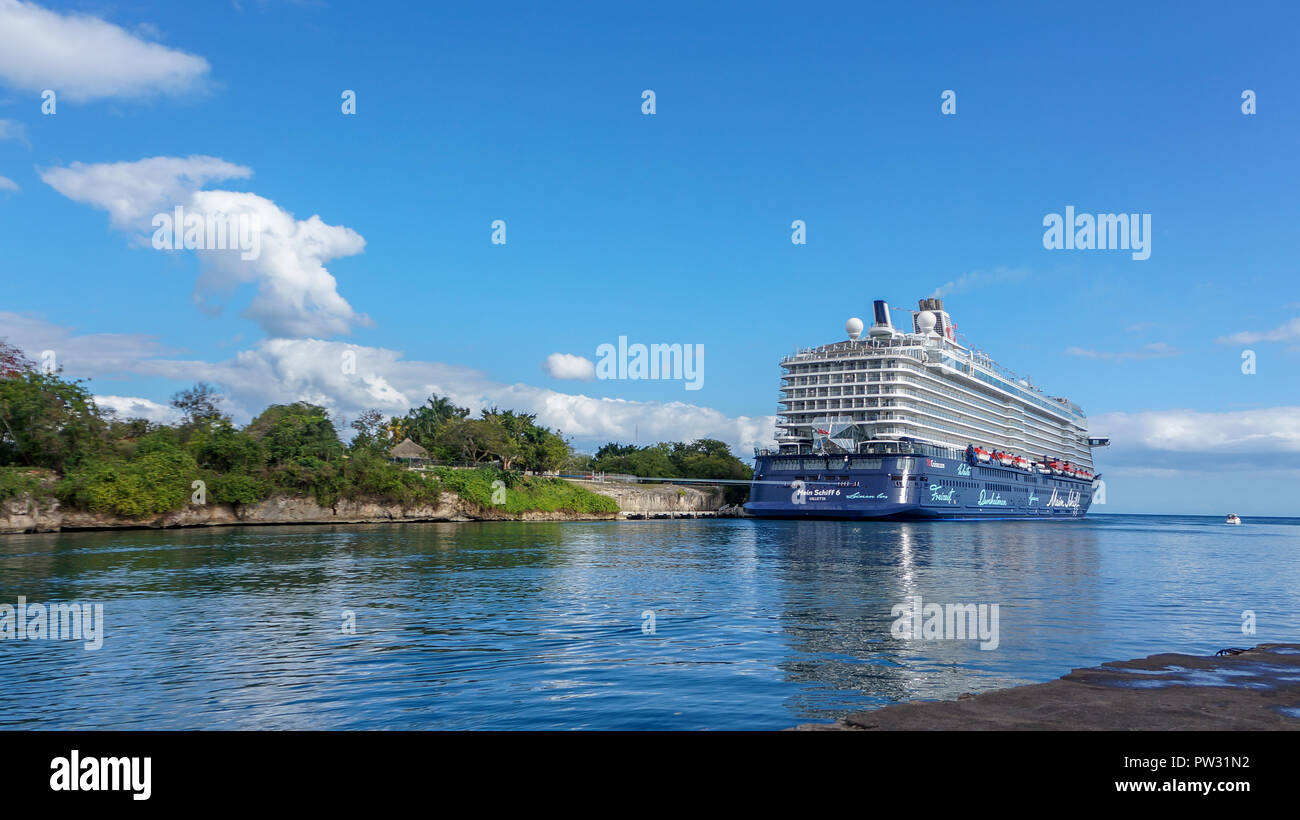 Crucero en su puerto Stock Photo