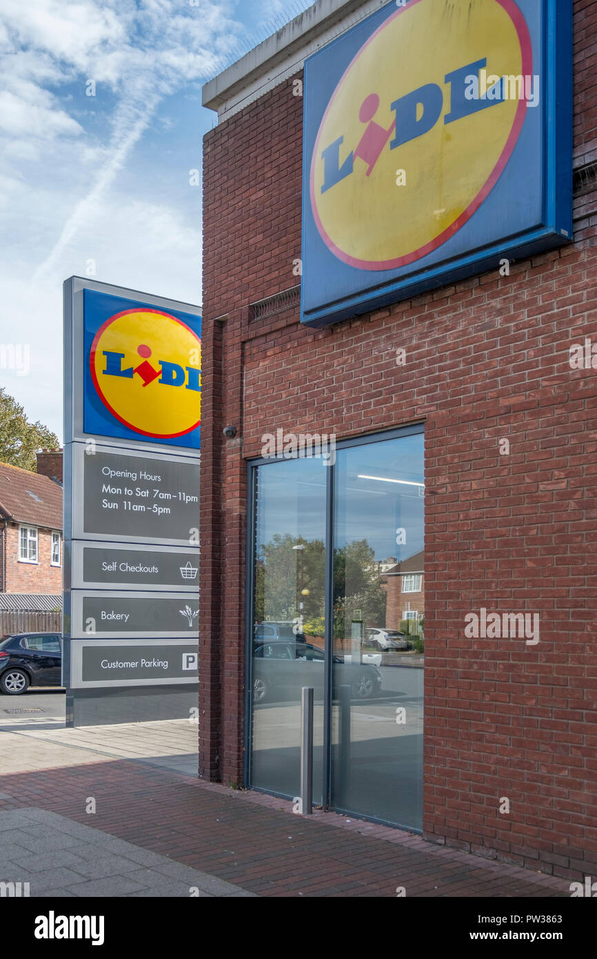 Lidl Uk Shopping Stock Photos & Lidl Uk Shopping Stock Images Alamy