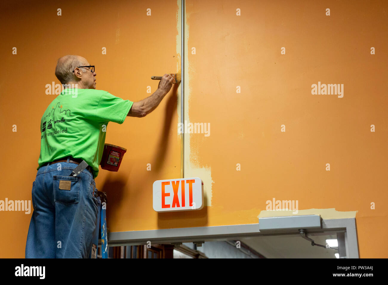 Detroit, Michigan - Volunteers remodel the former Durfee Elementary-Middle School during a week-long community improvement initiative called Life ReMo Stock Photo