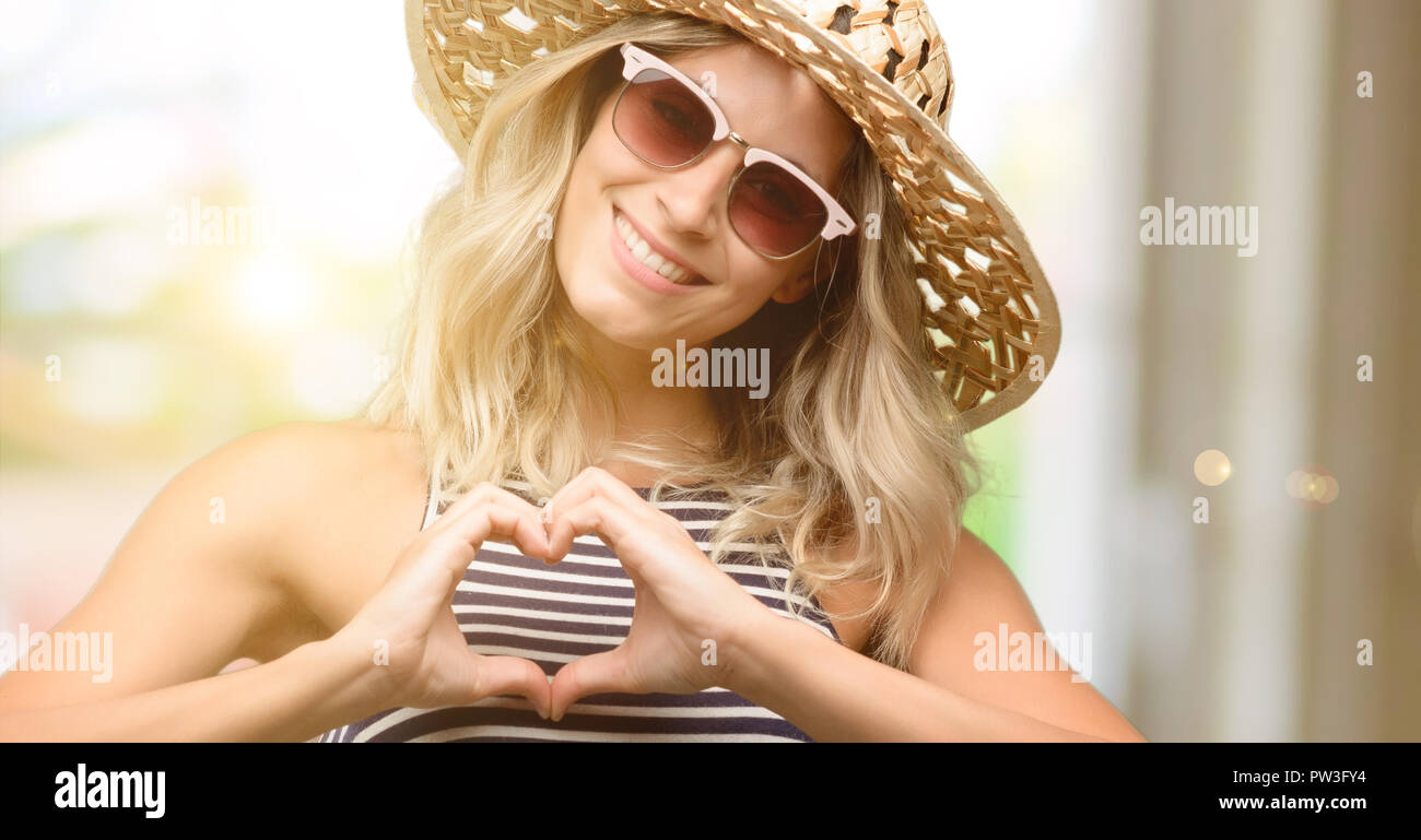 Cheerful straw hat hi-res stock photography and images - Page 24 - Alamy