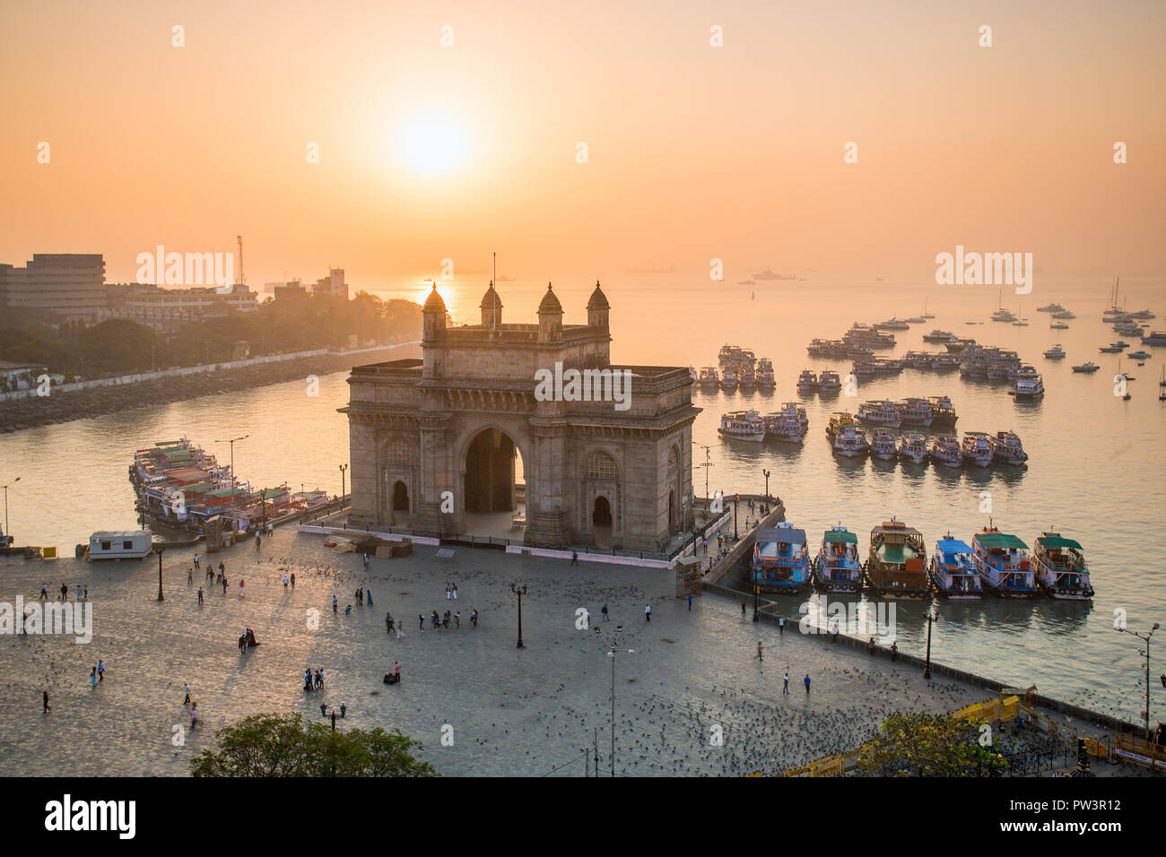 India, Mumbai, Maharashtra, The Gateway of India, monument commemorating the landing of King George V and Queen Mary in 1911 Stock Photo