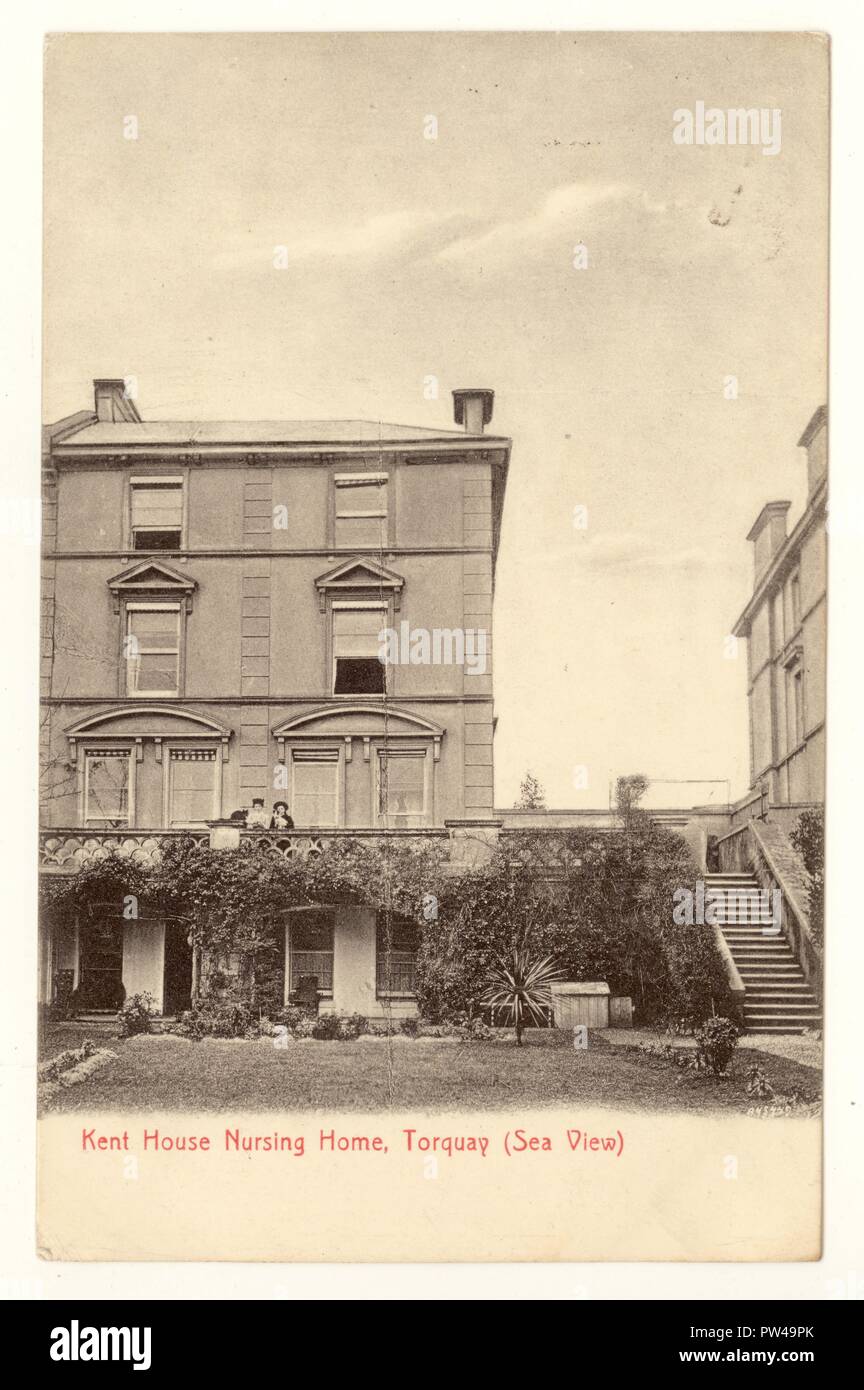 Edwardian postcard portrait of Kent House nursing home, residents on balcony, Torquay, Devon, U.K. posted August 12 1907 Stock Photo