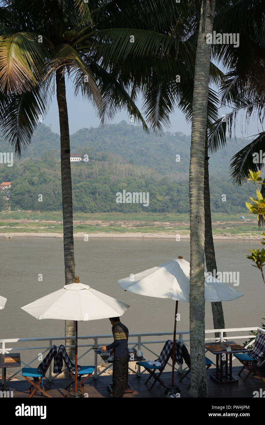 Restaurant am Ufer des Mekong, Mekong, Luang Prabang, Laos, Asien Stock Photo