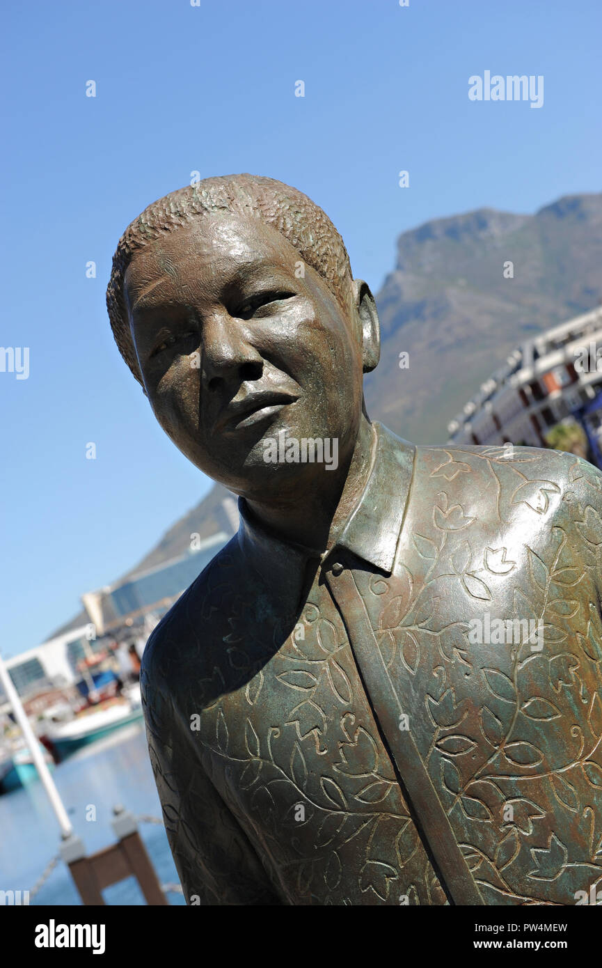 A statue of Nelson Mandela at The Victoria and Alfred Waterfront in