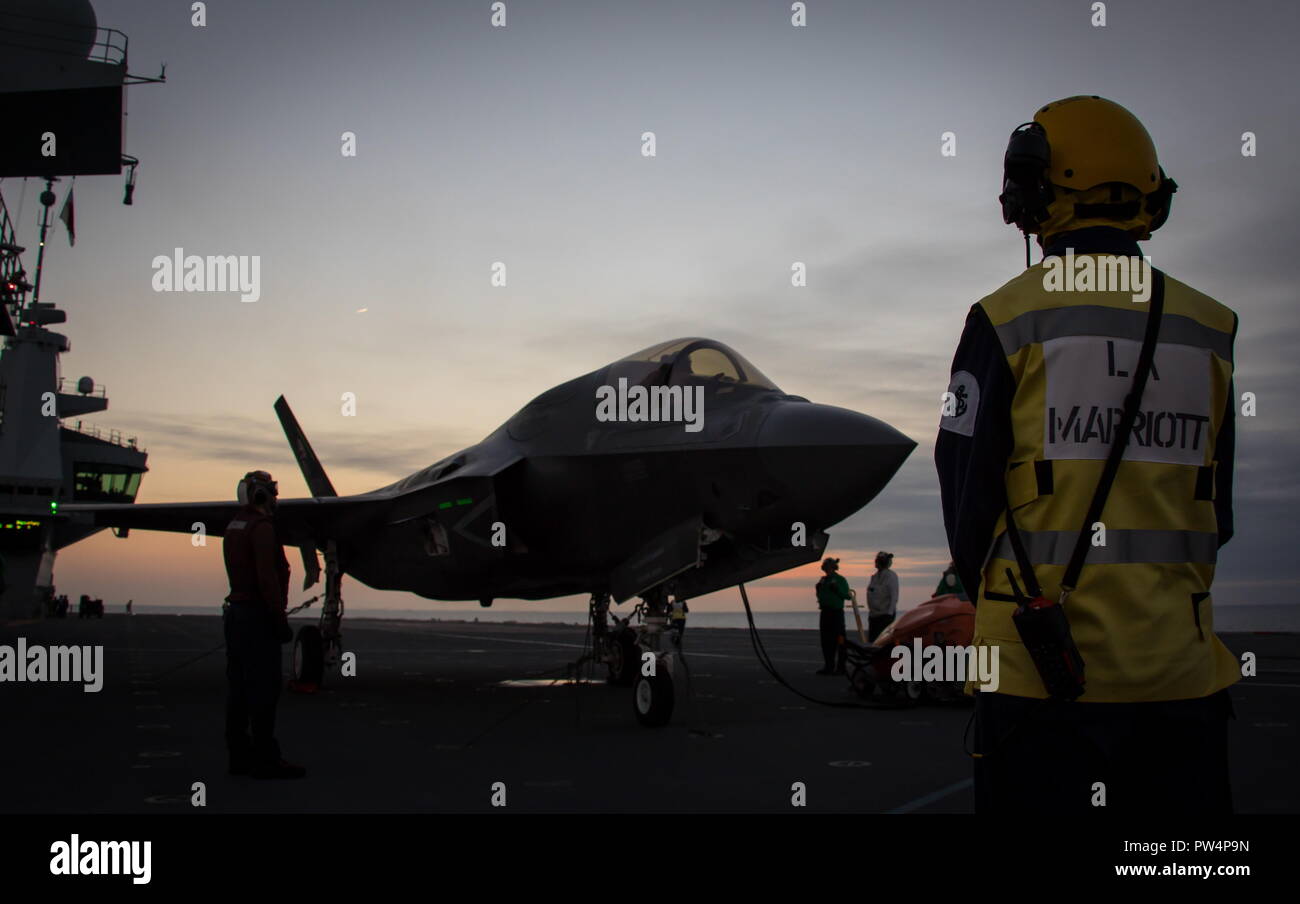 Royal Navy aircraft carrier, HMS Queen Elizabeth, has deployed to the U.S. to land fast jets on deck for the first time in eight years. In late September, the 65,000-tonne British aircraft carrier embarked two F-35B test aircraft  from the Integrated Test Force (ITF), based out of Naval Air Station Patuxent River, Maryland, along with nearly 200 ITF supporting staff, including pilots, engineers, maintainers and data analysts for the testing period at sea. The aim of these initial, or developmental trials, are to ascertain, through the specially equipped aircraft and sensors around the ship, th Stock Photo