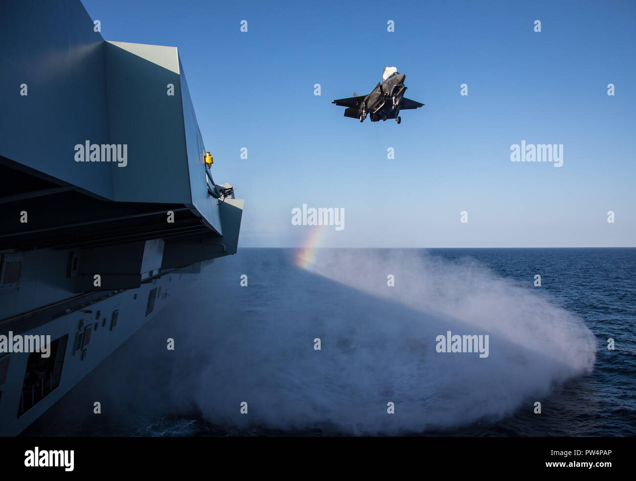 Royal Navy aircraft carrier, HMS Queen Elizabeth, has deployed to the U.S. to land fast jets on deck for the first time in eight years. In late September, the 65,000-tonne British aircraft carrier embarked two F-35B test aircraft  from the Integrated Test Force (ITF), based out of Naval Air Station Patuxent River, Maryland, along with nearly 200 ITF supporting staff, including pilots, engineers, maintainers and data analysts for the testing period at sea. The aim of these initial, or developmental trials, are to ascertain, through the specially equipped aircraft and sensors around the ship, th Stock Photo