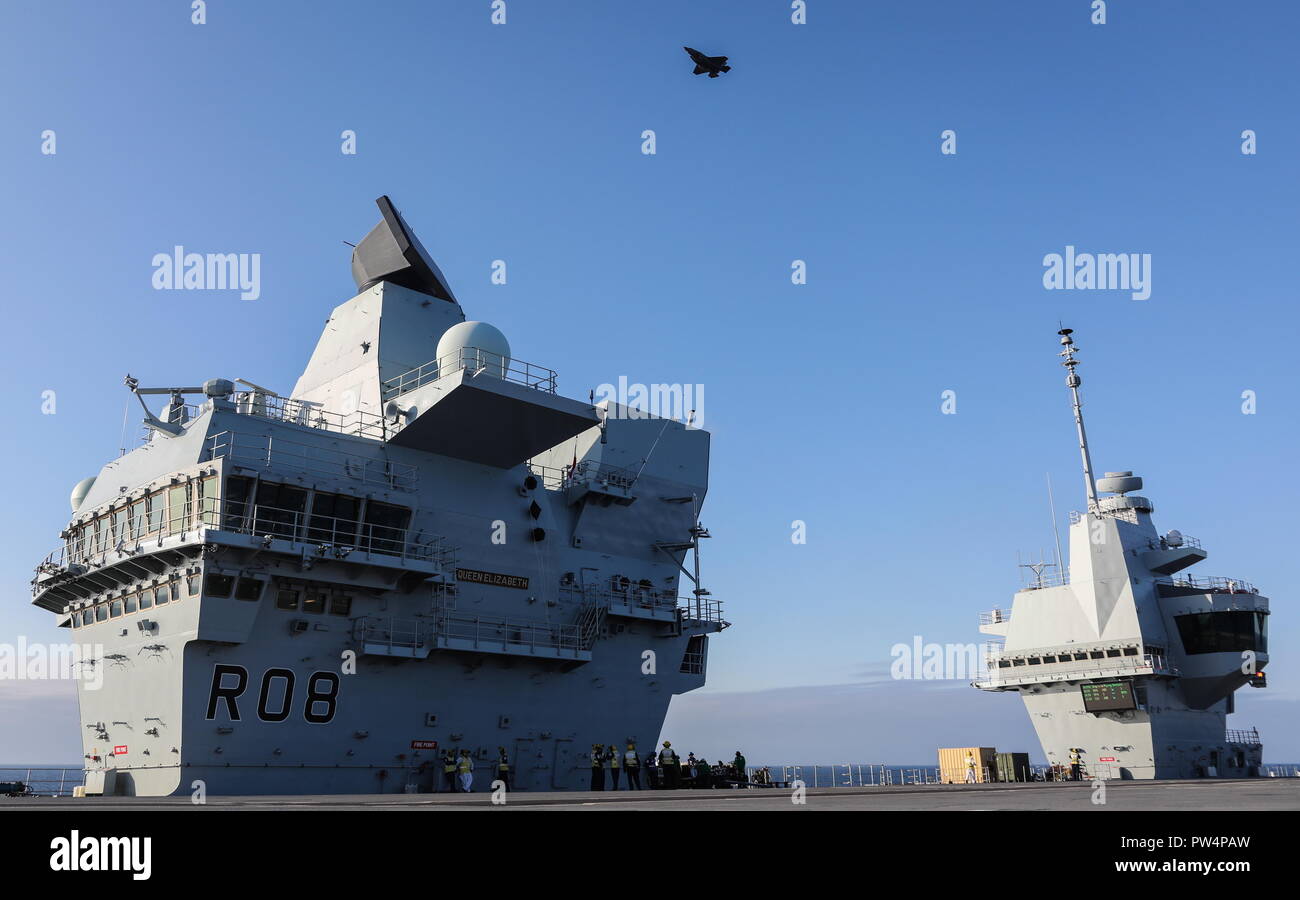 Royal Navy aircraft carrier, HMS Queen Elizabeth, has deployed to the U.S. to land fast jets on deck for the first time in eight years. In late September, the 65,000-tonne British aircraft carrier embarked two F-35B test aircraft  from the Integrated Test Force (ITF), based out of Naval Air Station Patuxent River, Maryland, along with nearly 200 ITF supporting staff, including pilots, engineers, maintainers and data analysts for the testing period at sea. The aim of these initial, or developmental trials, are to ascertain, through the specially equipped aircraft and sensors around the ship, th Stock Photo