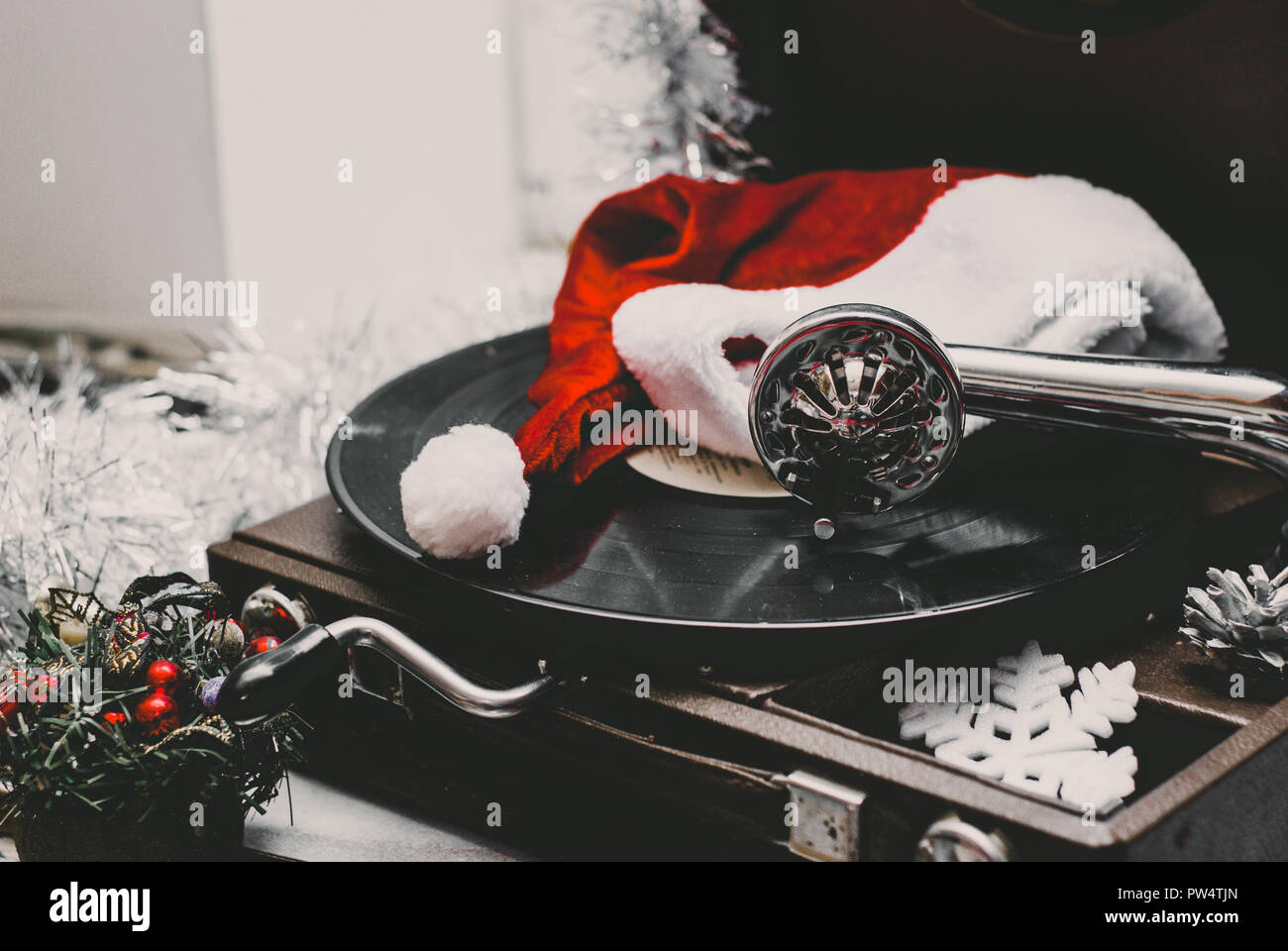 Christmas record player hi-res stock photography and images - Alamy