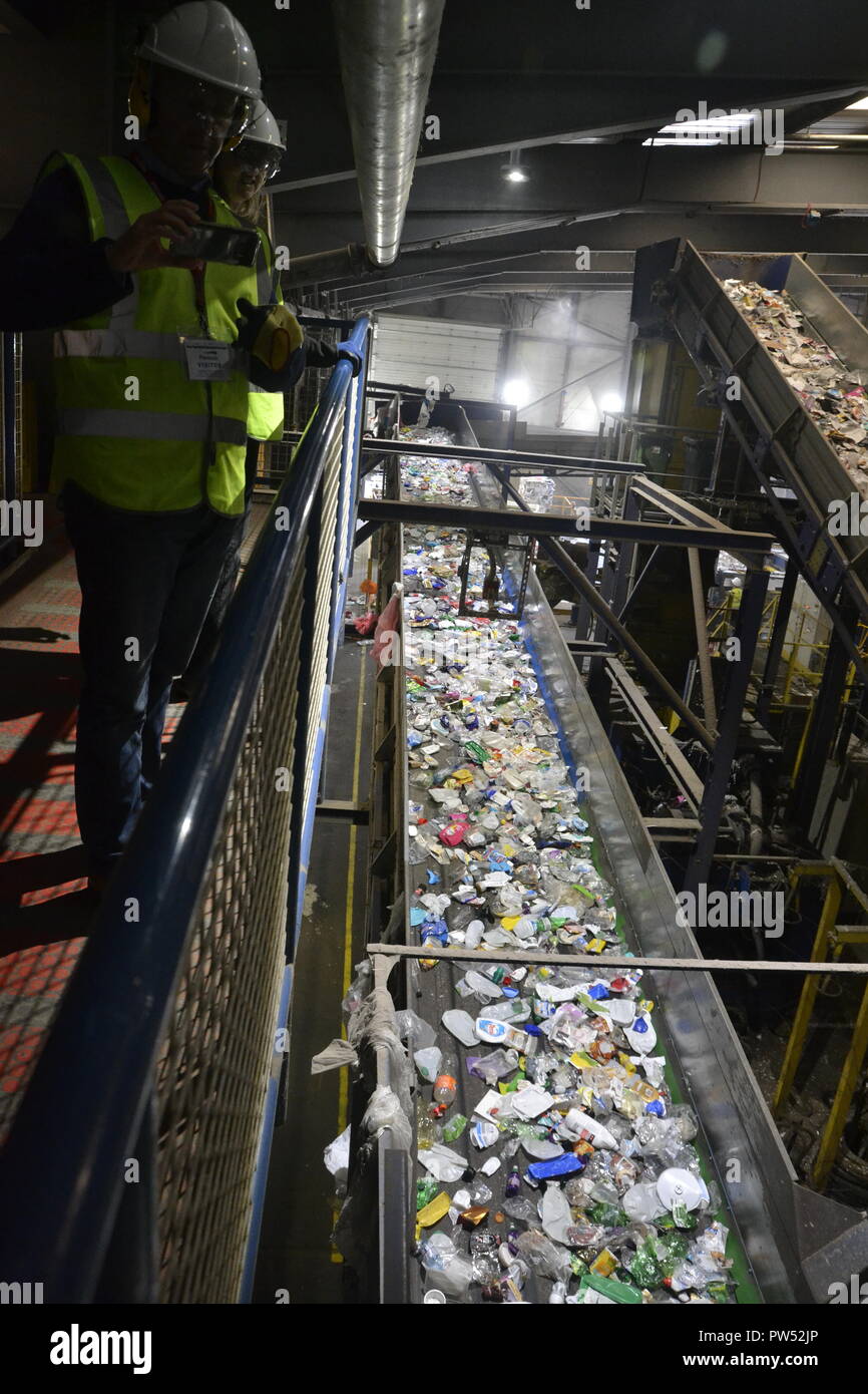 Milton Keynes Waste Recovery Park, Recycling Factory, Milton Keynes, Buckinghamshire, England, UK. Stock Photo