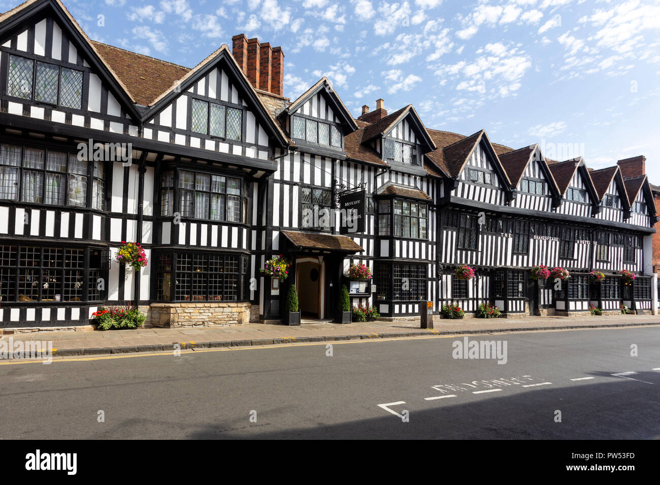 The Tudor-style 17th Century Mercure Shakespeare Hotel in Chapel Street, Stratford-upon-Avon. Stock Photo