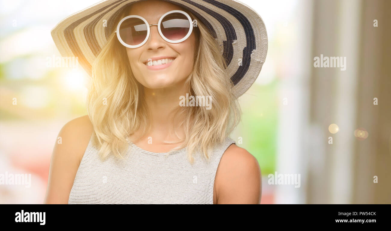 Wearing big hat sunglasses hi-res stock photography and images - Alamy