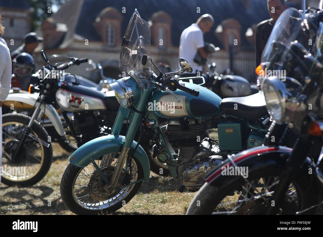 Royal Enfield being admired at Château de Neuville in Gambais (78) – France. Stock Photo