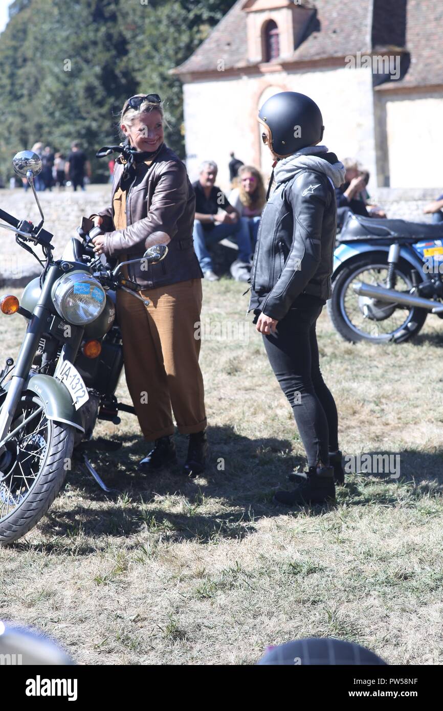 Mother and Daughter on a Royal Enfield arriving at Château de Neuville in Gambais (78) – France. Stock Photo