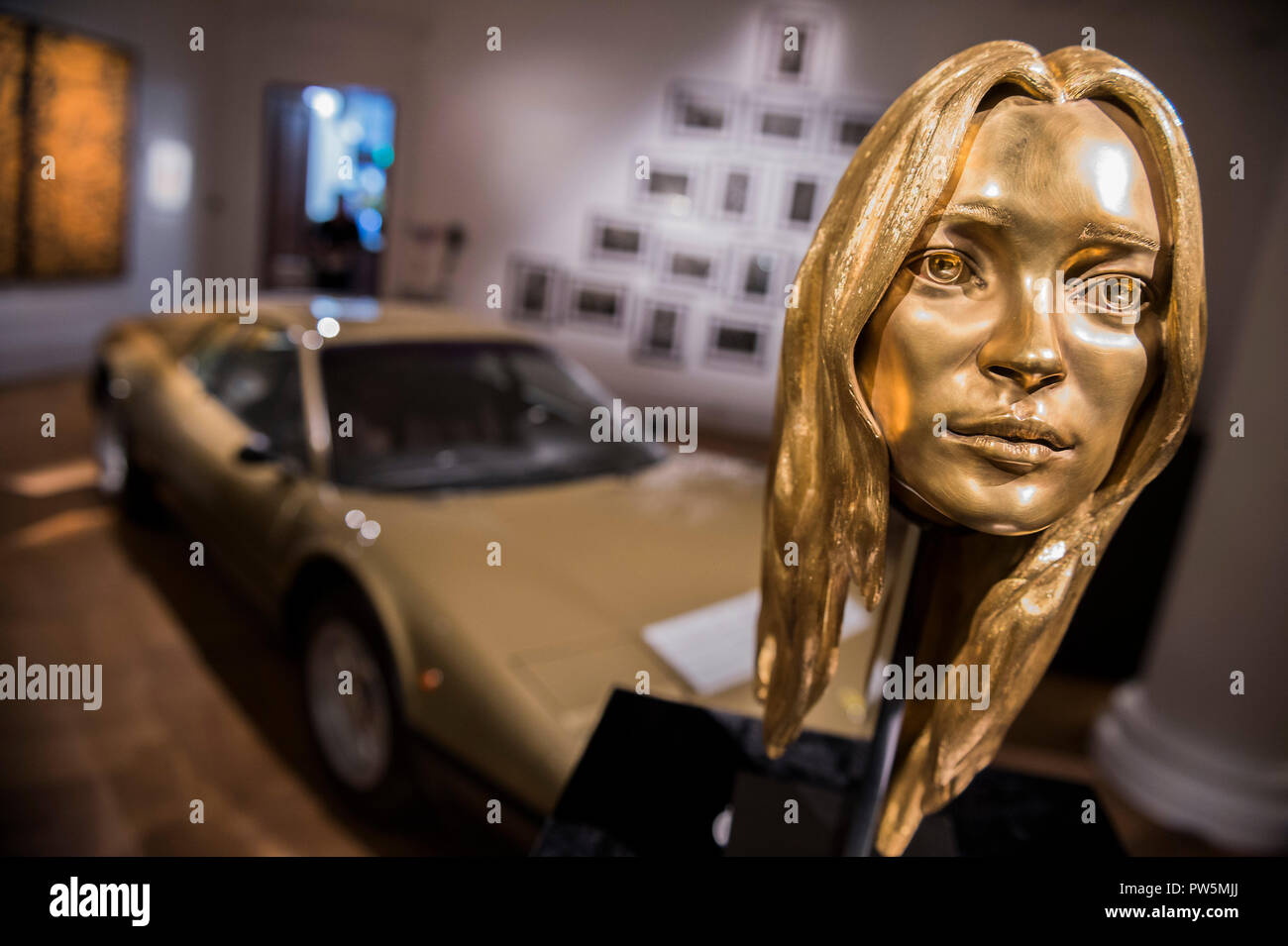 Solid gold kate moss statue hires stock photography and images Alamy