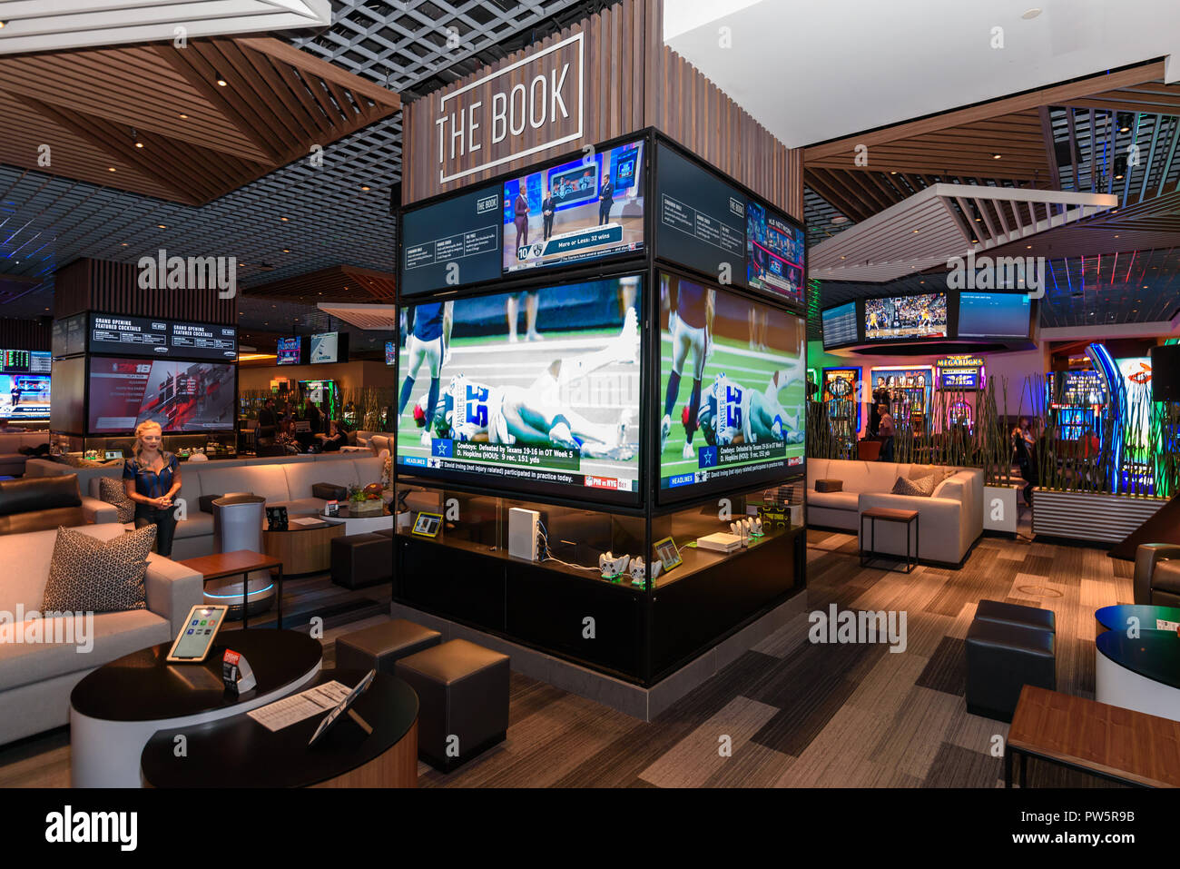 Las Vegas, NV, USA. 11th Oct, 2018. ***HOUSE COVERAGE*** Atmosphere pcitured as NFL Hall of