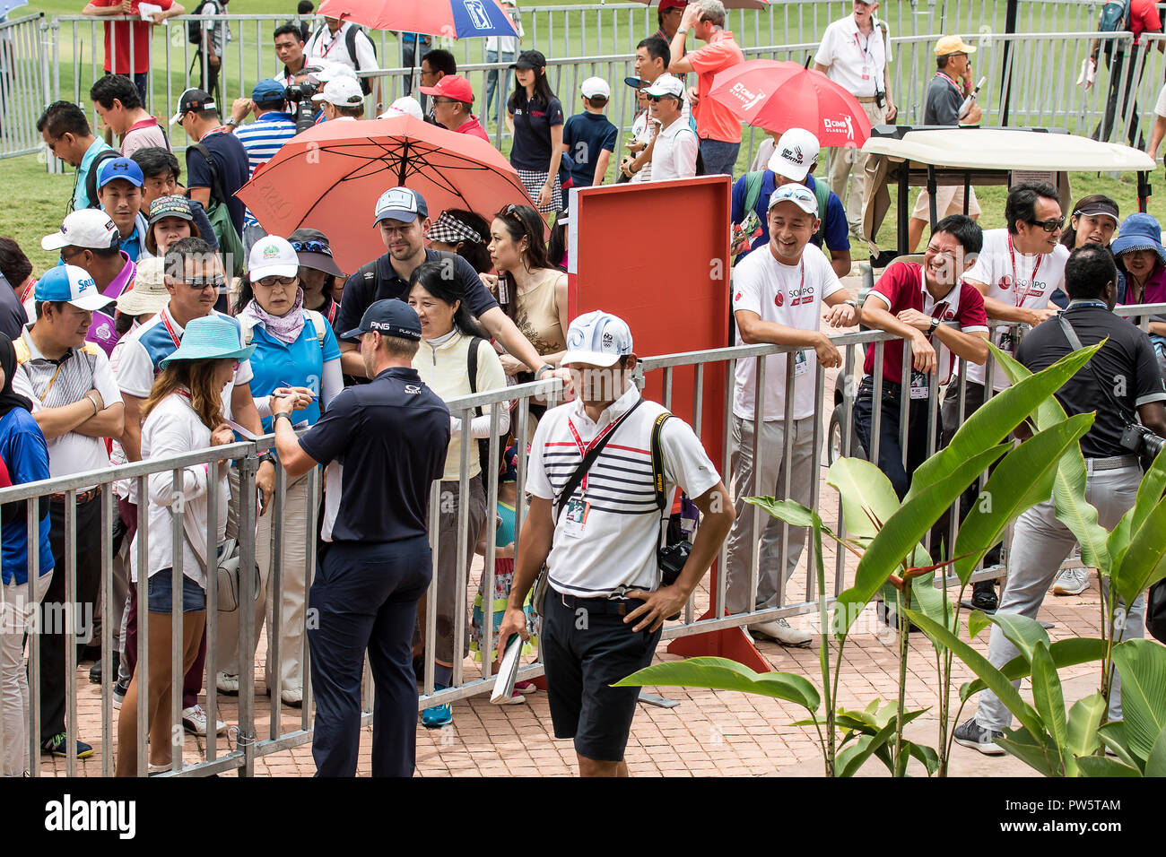 Kuala Lumpur, Malaysia. 12th October, 2018. PGA CIMB Classic golf tournament held at TPC Kuala Lumpur golf club in Kuala Lumpur, Malaysia. Golfers meet the golf fans session. © Danny Chan/Alamy Live News. Stock Photo