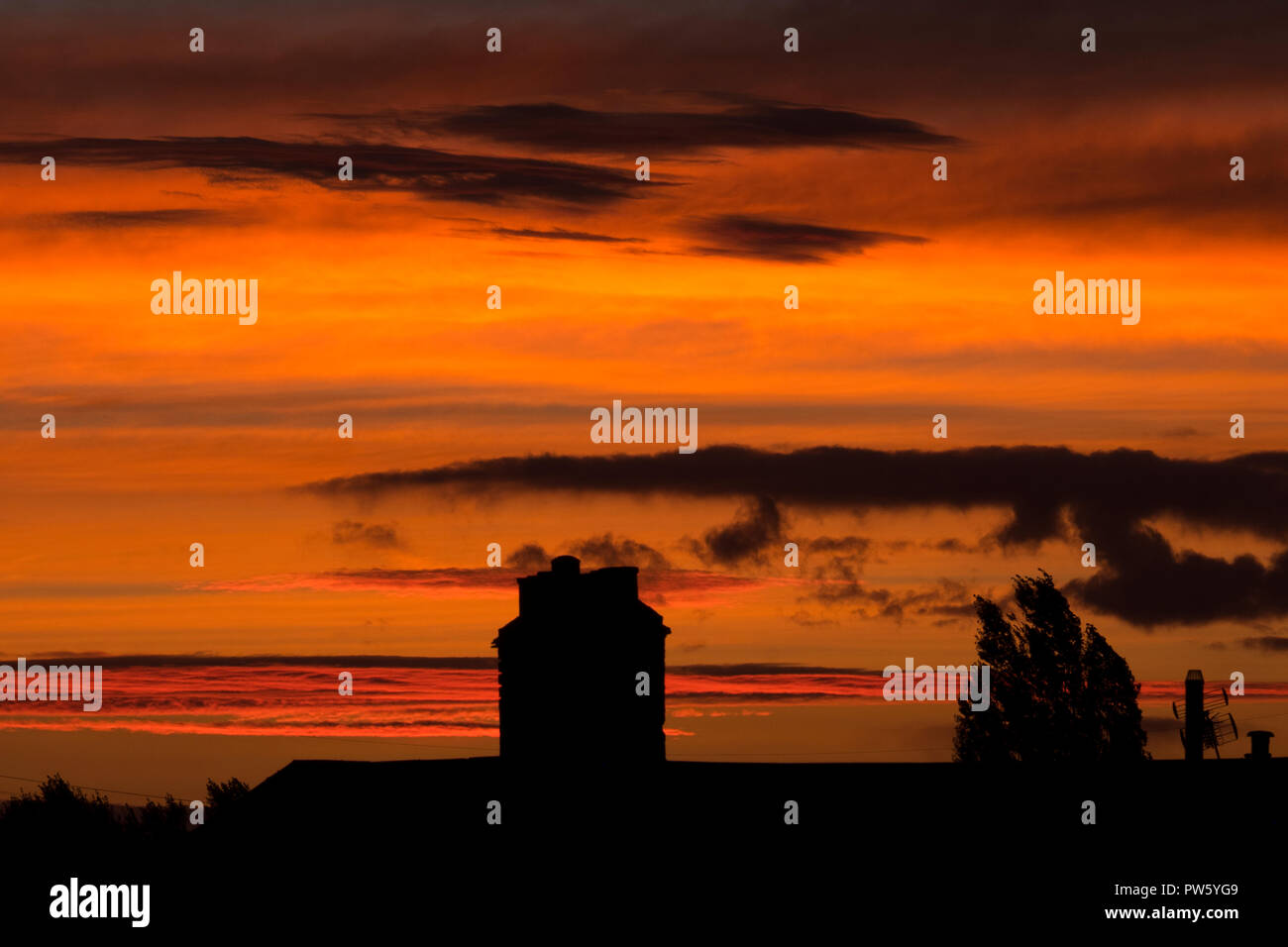 Wimbledon, London, UK. 13 October, 2018. London wakes up to red skies