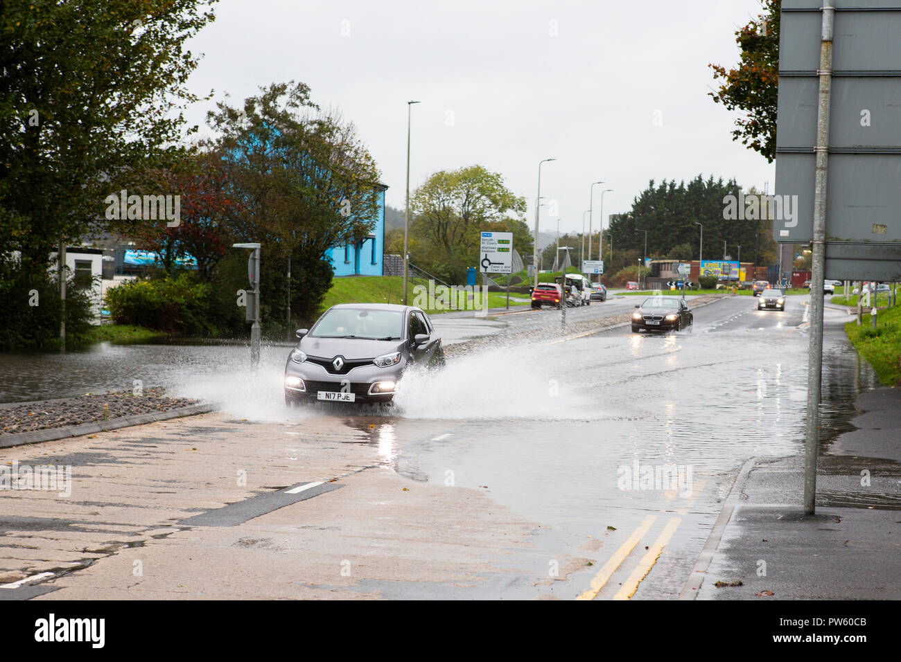 River Towy, Carmarthen, Wales, UK. Saturday 13 October 2018.  The river Towy floods as heavy rain and high winds brought by Storm Callum hit Carmarthen Credit: Gruffydd Thomas/Alamy Live News Stock Photo